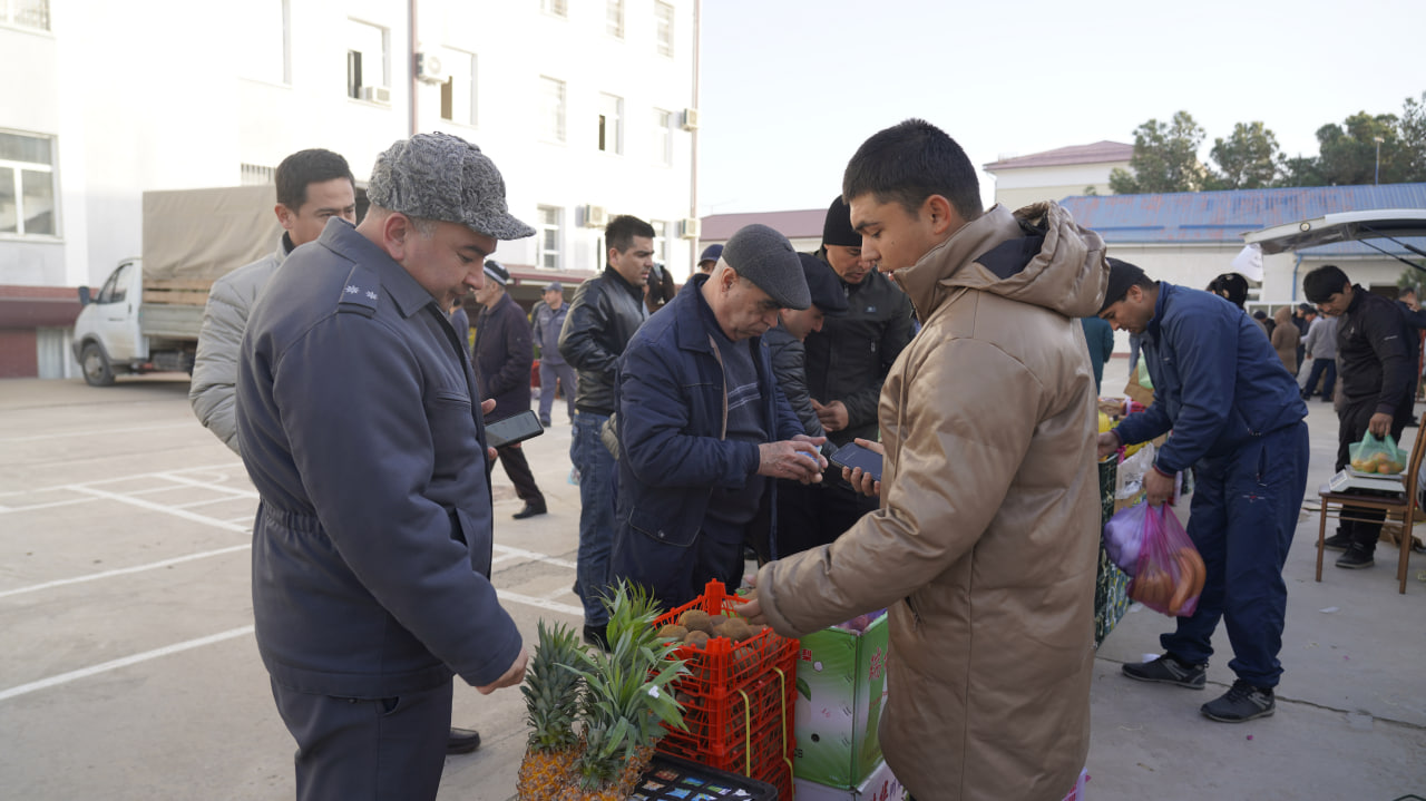 Viloyat IIBda Yangi yil bayrami oldidan arzonlashtirilgan oziq-ovqat mahsulotlari yarmarka…