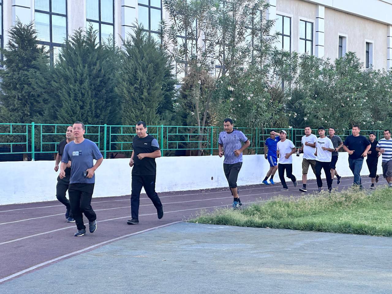 Сурхондарё вилояти ИИБ шахсий таркиби билан навбатдаги спорт машғулотлари ўтказилди.