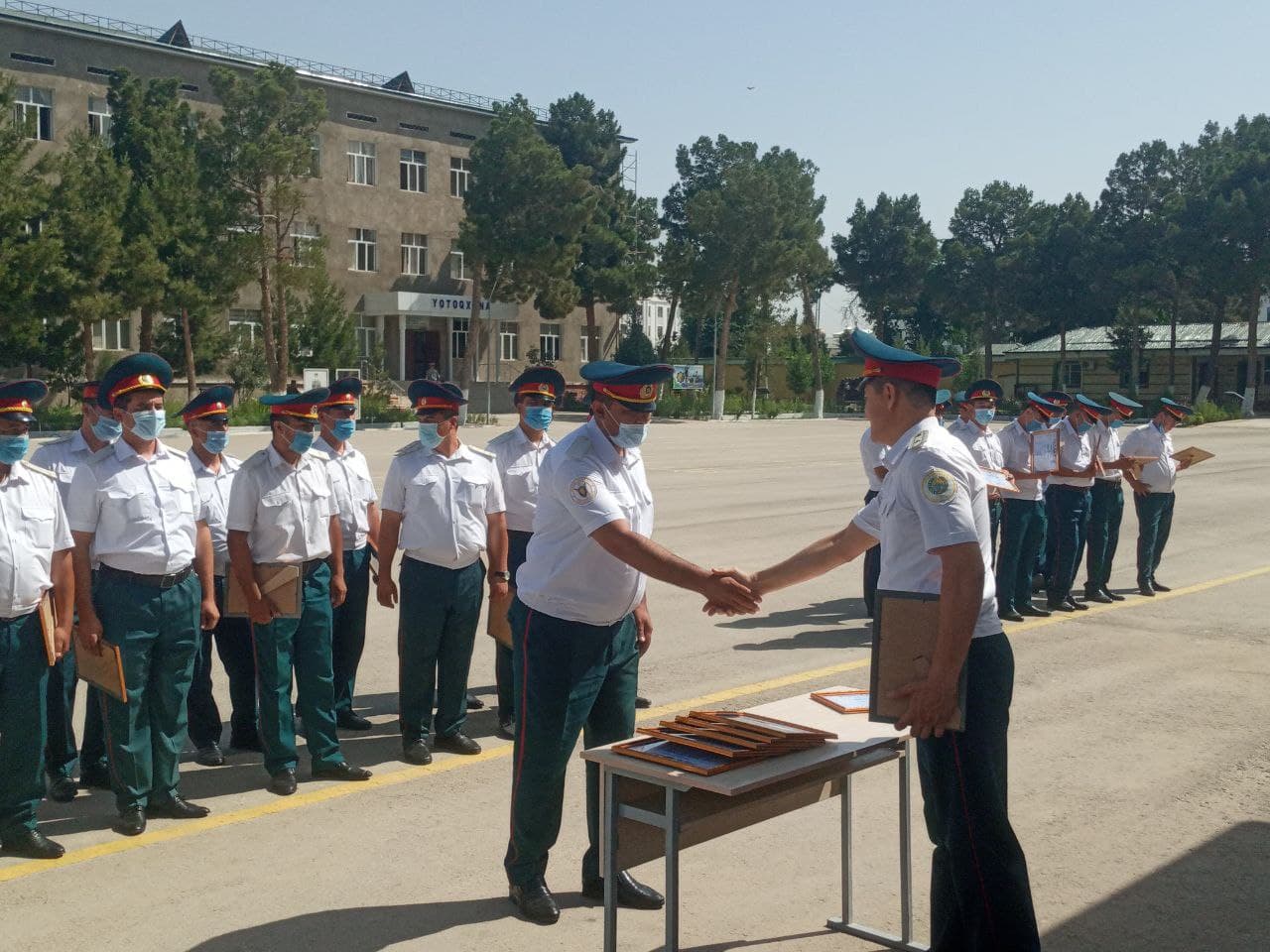 Harbiy qismda, ichki ishlar organlari xodimlarining navbatdagi o'quv yig'ini yakuniga bag'…